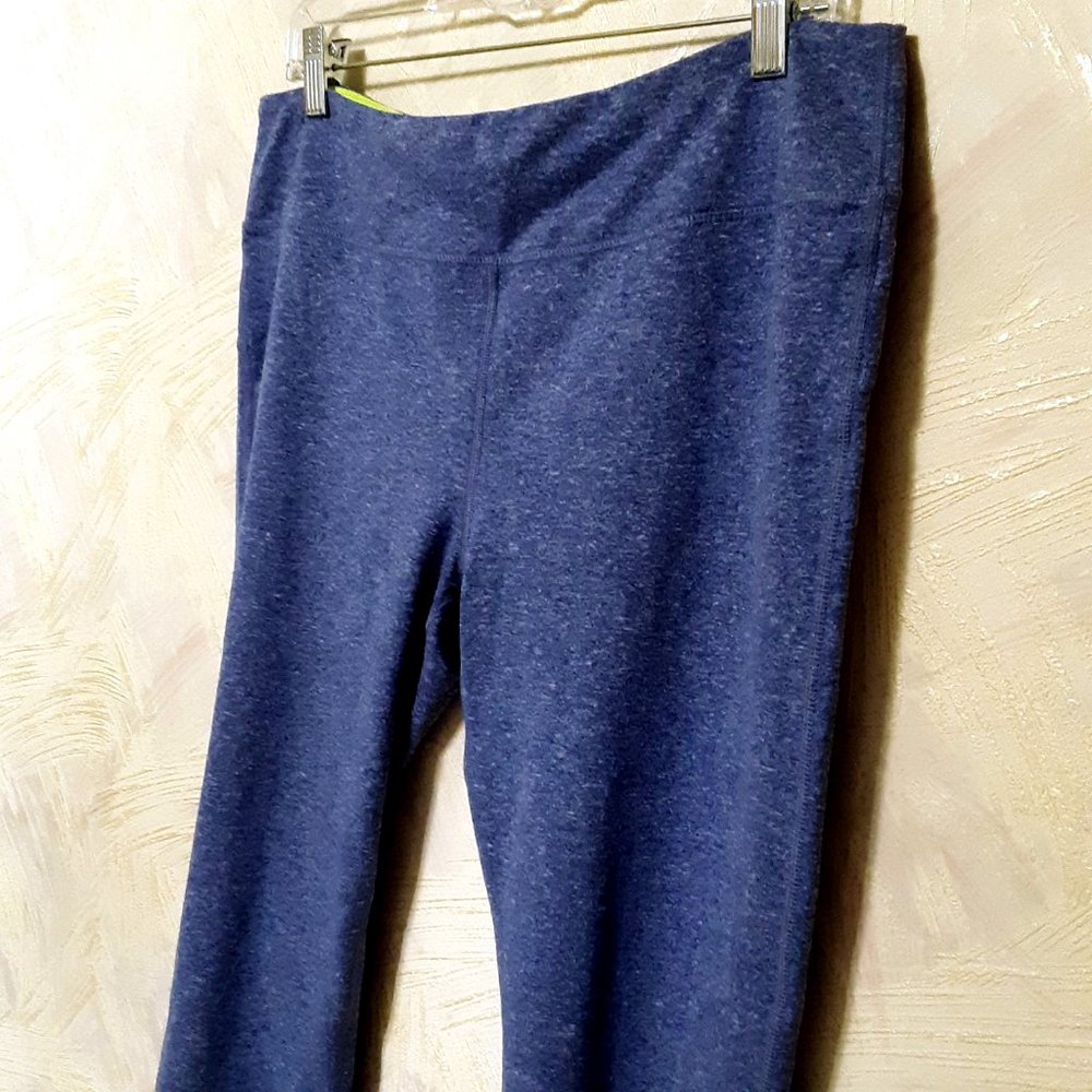 SOLD - Marika Womens Capri Athleisure Leggings XL